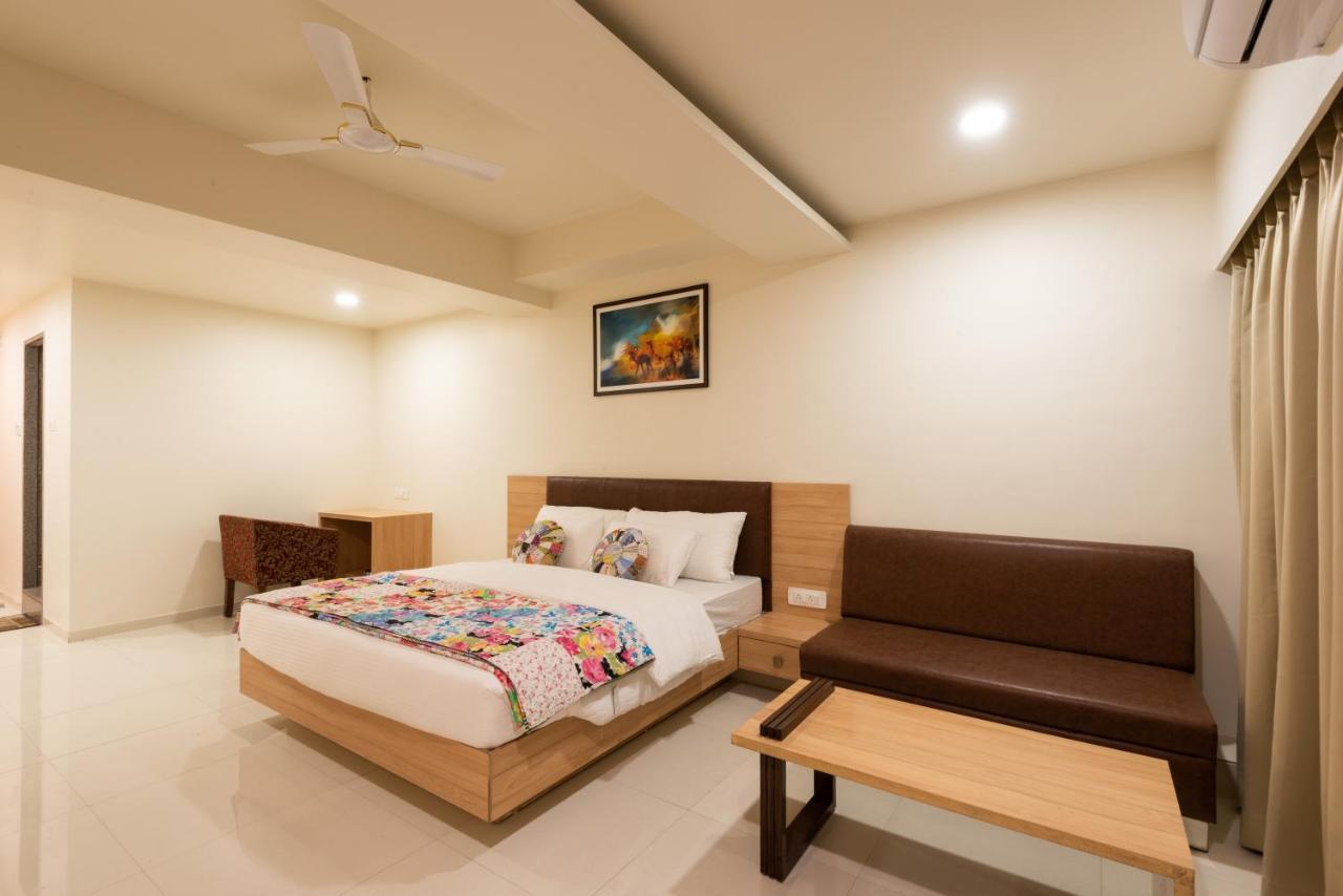 Hotel Drishti,Bhopal Ngoại thất bức ảnh